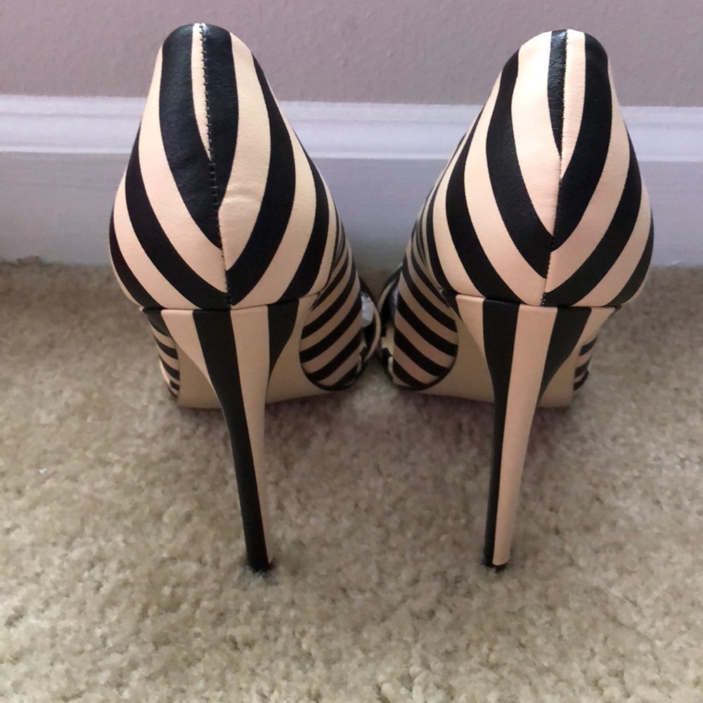 👠👠 - Picture 4 of 6